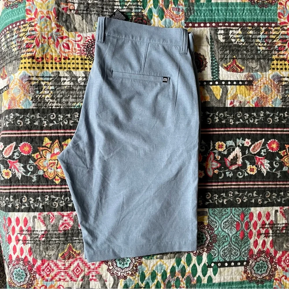 Travis Mathew Light Blue Flat Front Shorts Size 34 Activewear Golf
